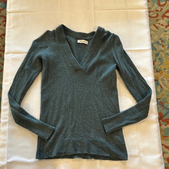 Abercrombie & Fitch Sweaters - Abercrombie & Fitch V-Neck Sweater Lightweight oversized small‎